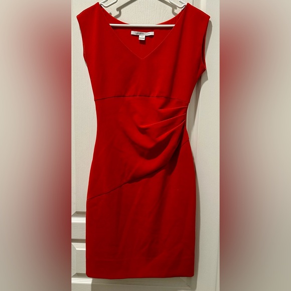 Diane Von Furstenberg Mini Cap Sleeves Ruched Sheath Dress in Red Poppy. - Picture 7 of 7